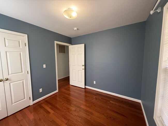 Building Photo - 504 9th St SW