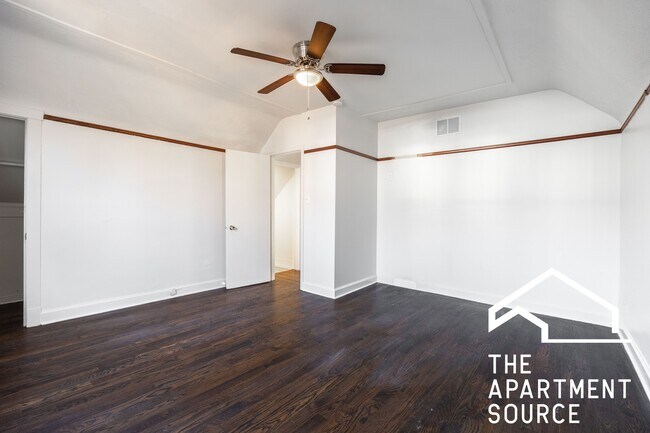 Building Photo - 3135 N Oakley Ave