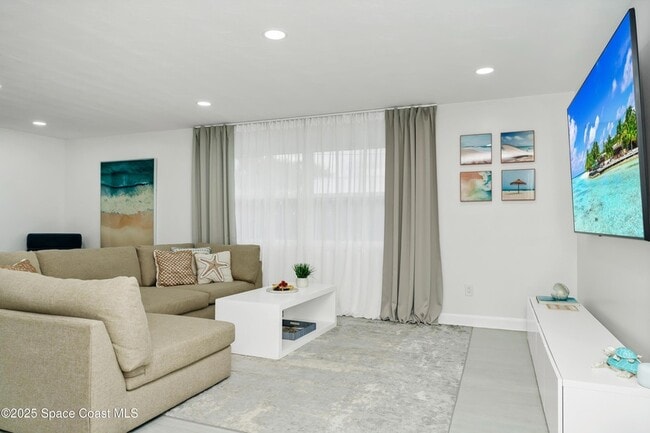 Building Photo - 363 Harbor Dr