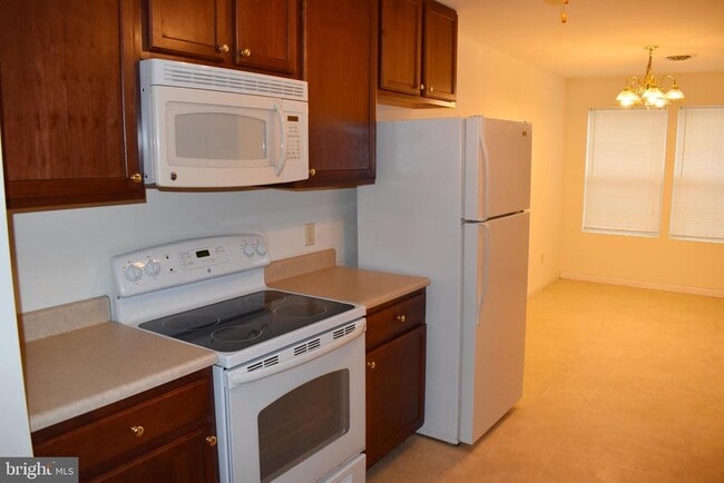 Building Photo - 2725 Roosevelt Dr