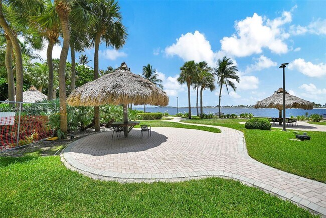Building Photo - 2451 Brickell Ave
