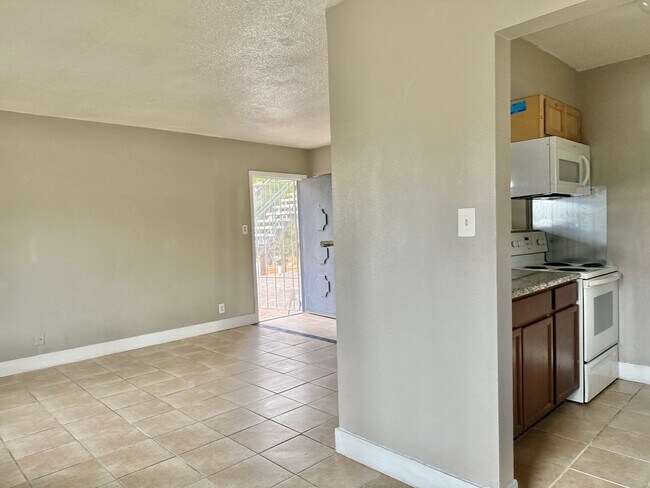 Building Photo - Ready-to-Move 2BR Apartment