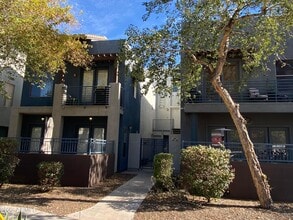 Building Photo - 615 E Portland St