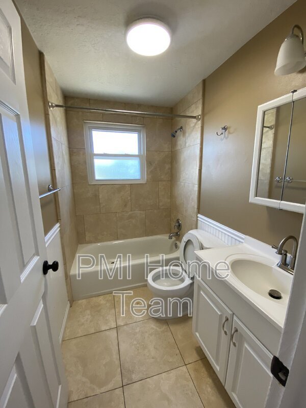 Building Photo - 1183 N 200 E