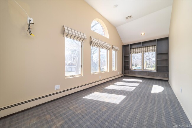 Building Photo - 143 Round Hill Rd