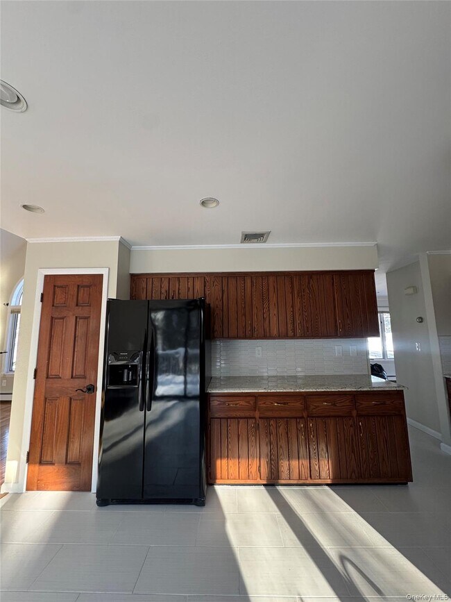 Building Photo - 28 Lakeview Dr