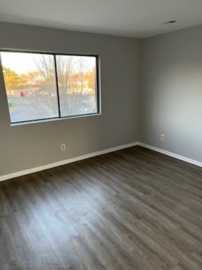 Building Photo - Newly renovated 1 Bedroom Apartment ready for move in!