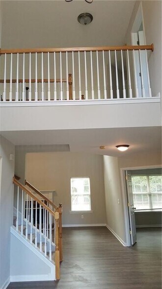 Building Photo - 3652 Roxfield Dr NE