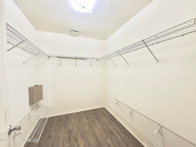 Building Photo - 204 Candlebark Dr