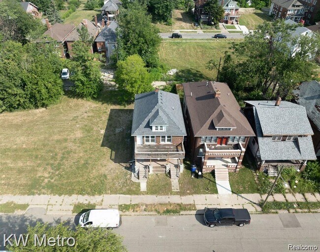Building Photo - 1668 Blaine St
