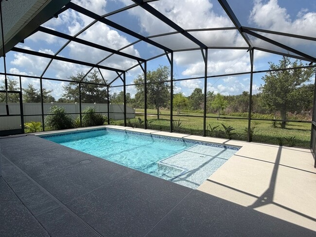Building Photo - 1659 Chatsworth Cir