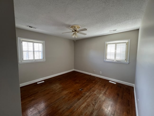 Building Photo - 323 Watson Dr