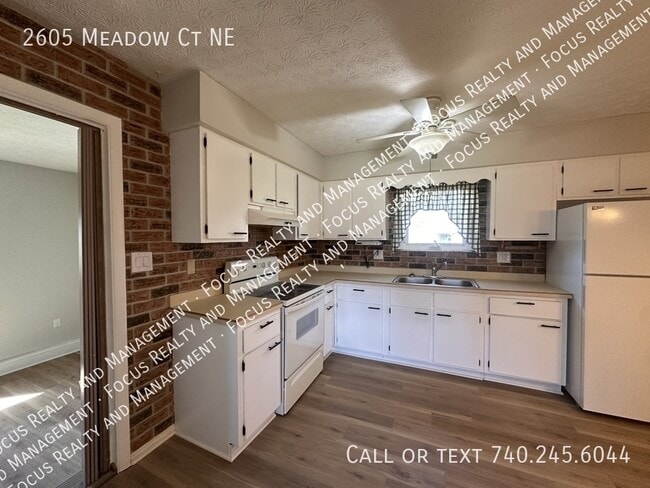 Building Photo - 2605 Meadow Ct NE