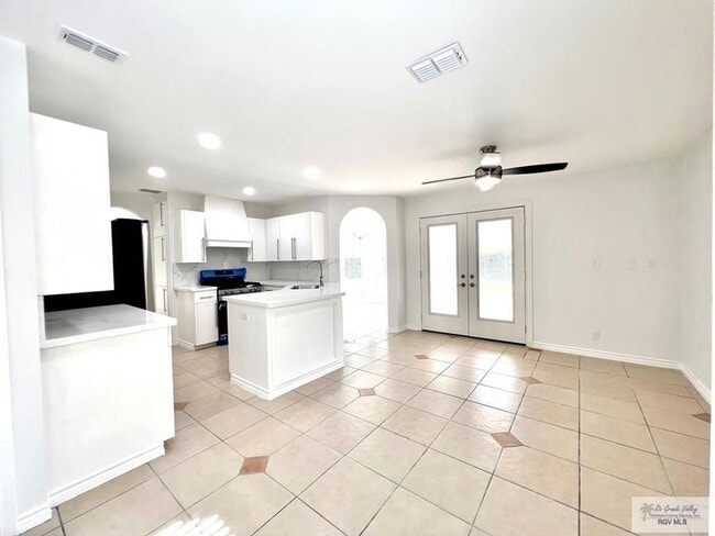 Building Photo - 560 Geraldine Ln