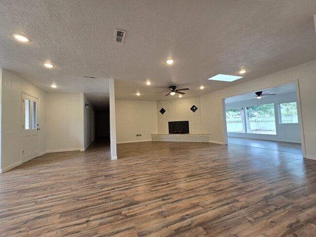 Building Photo - 2115 Perry Rd SW