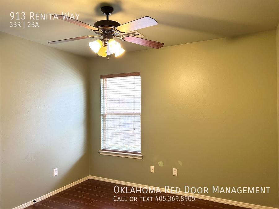 Building Photo - 913 Renita Way