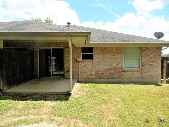 Building Photo - 2750 Maple Tree Rd