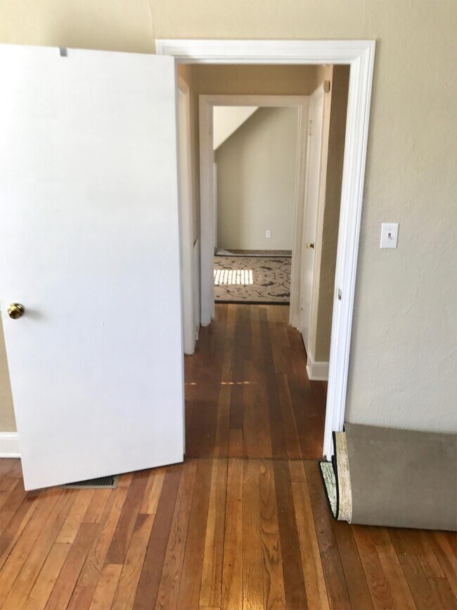 Building Photo - 6295 E Pea Ridge Rd