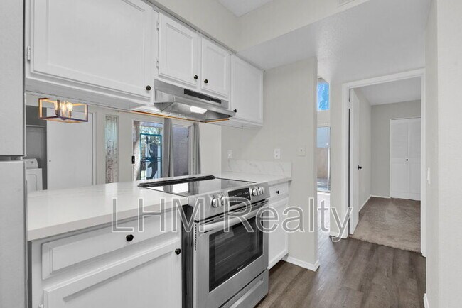 Building Photo - 930 S Dobson Rd