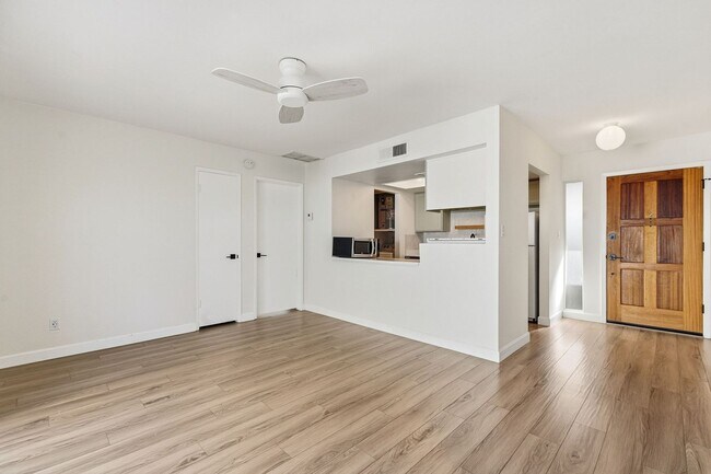 Building Photo - Short-Term Rentals OK *** Less than 2 mile...