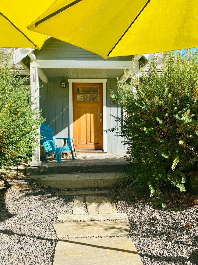 Building Photo - Charming 2 BR in downtown Bend - flexible ...
