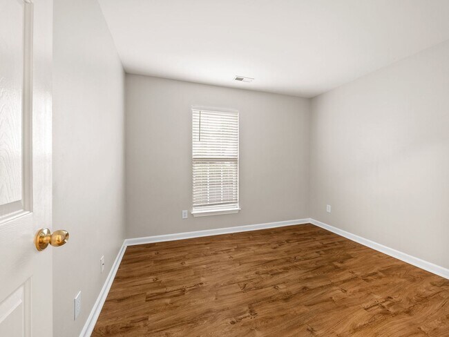 Building Photo - 129 Bathurst Ln
