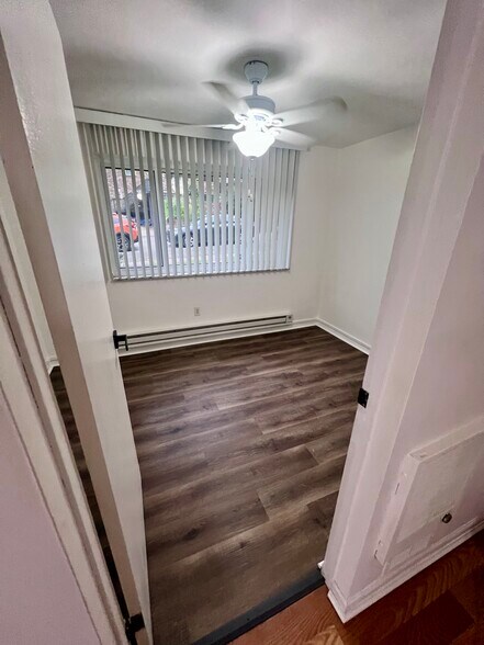 Smaller bedroom/office - 2612 Louisiana Ave