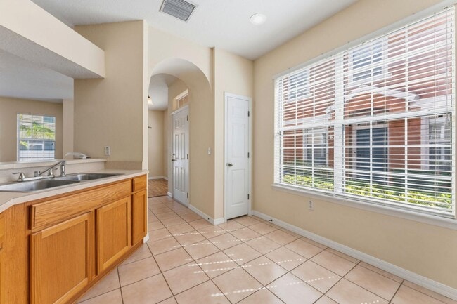 Building Photo - 595 52nd Ave N