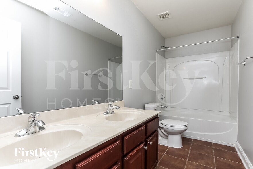 Building Photo - 344 Edgecroft Way