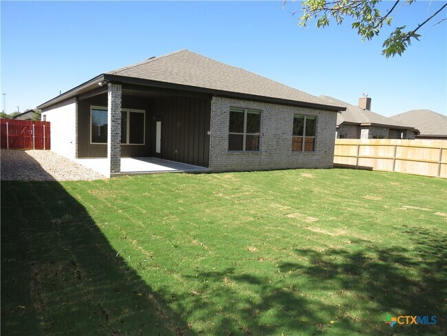 Building Photo - 717 Holstein Dr