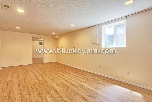 Building Photo - 4 Bed, 2 Bath Home with Finished Basement, Lg Fenced Corner Lot, Office and 2 Car Garage