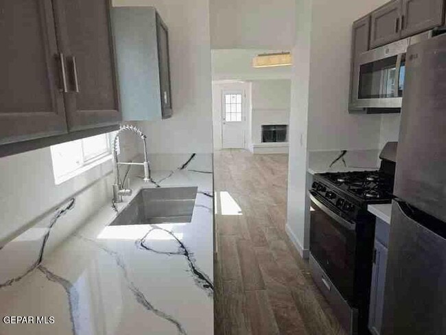 Building Photo - 6037 Morning Glory Cir