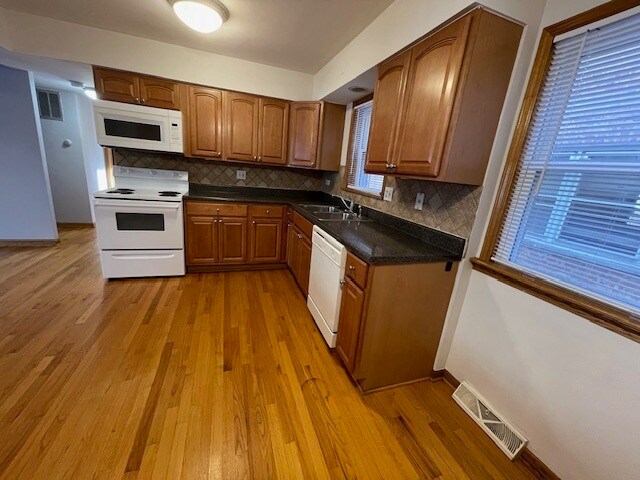 Building Photo - 8610 W Summerdale Ave