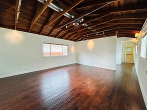 Building Photo - Spacious One Bedroom + Den Backhouse! In Unit Laundry! Prime Location!