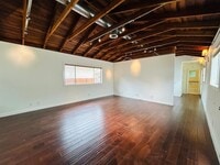 Building Photo - Spacious One Bedroom + Den Backhouse! In Unit Laundry! Prime Location!