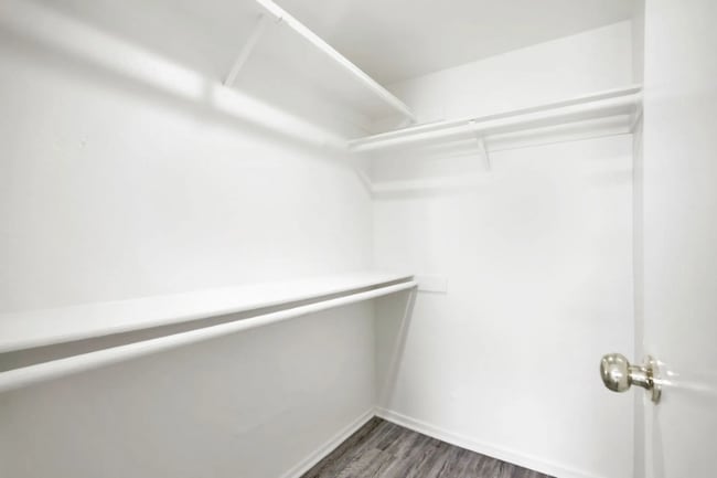 Building Photo - 904 Fairway Ave