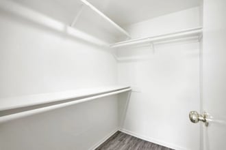 Building Photo - 904 Fairway Ave