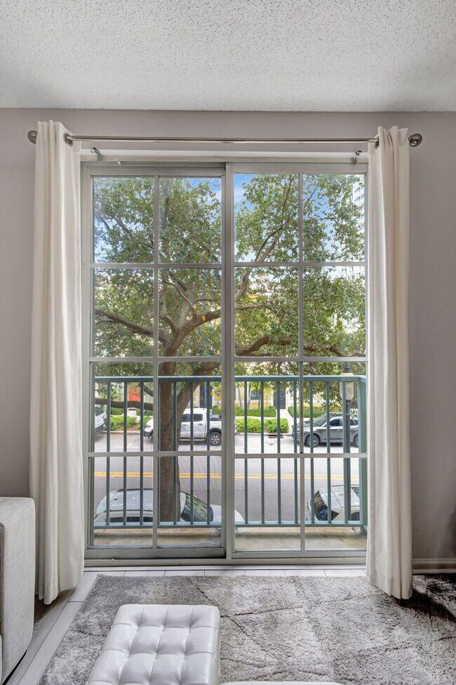 Building Photo - 630 S Sapodilla Ave