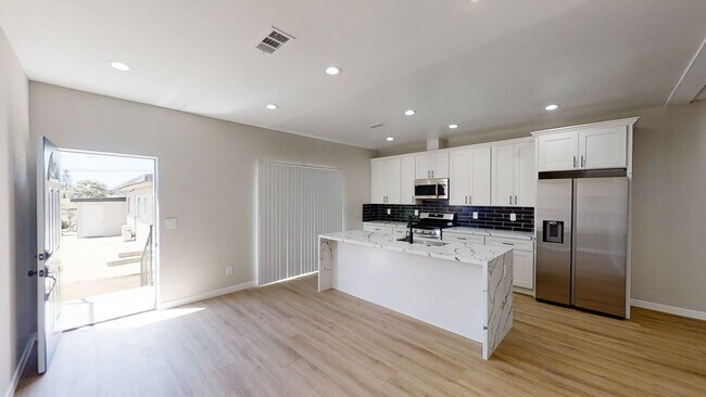 Building Photo - 4BD/2BA on La Dorna (Lease out, pending si...