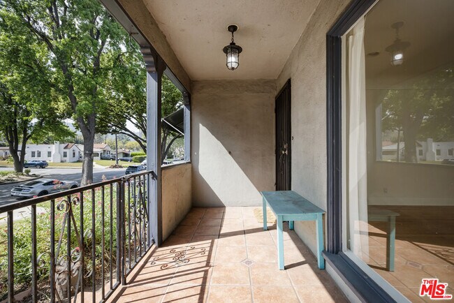 Building Photo - 3659 Glenfeliz Blvd