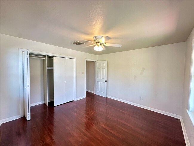 Building Photo - 5222 Avenue O
