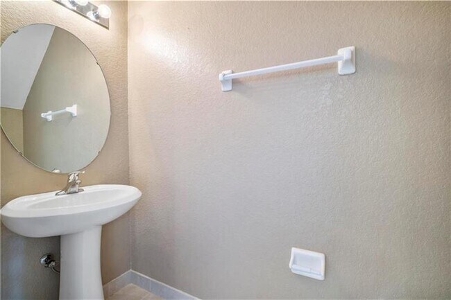 Building Photo - 6373 Landings Way