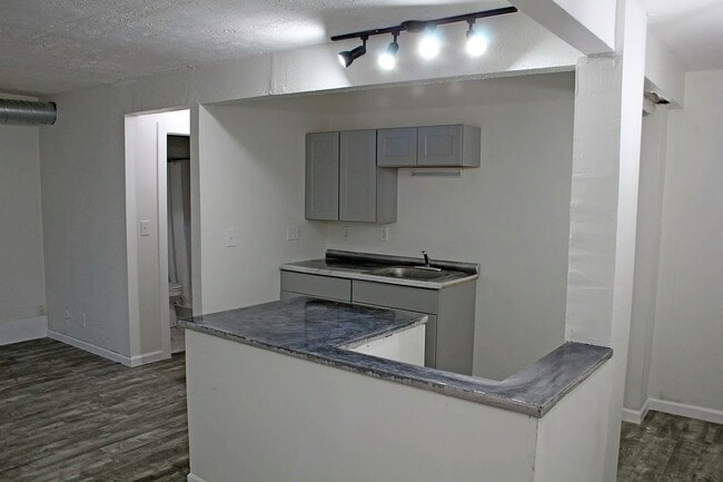 Building Photo - 527 Herbert St