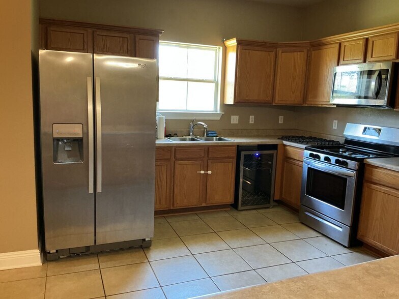 Building Photo - 18852 Mackie Ct