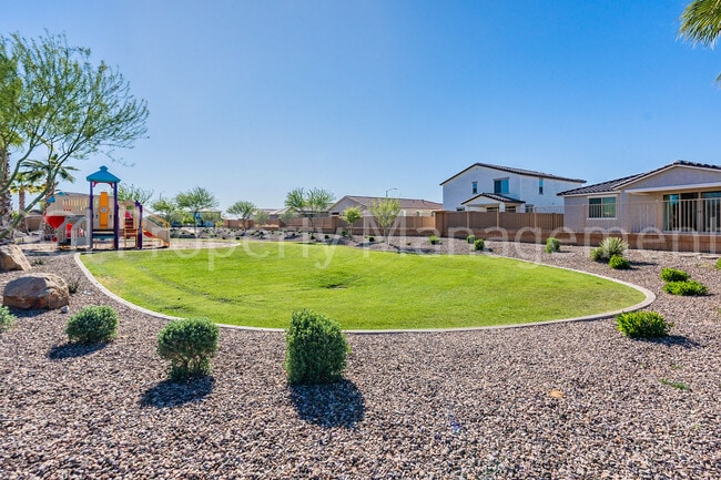 Building Photo - 2033 E Velvet Pl