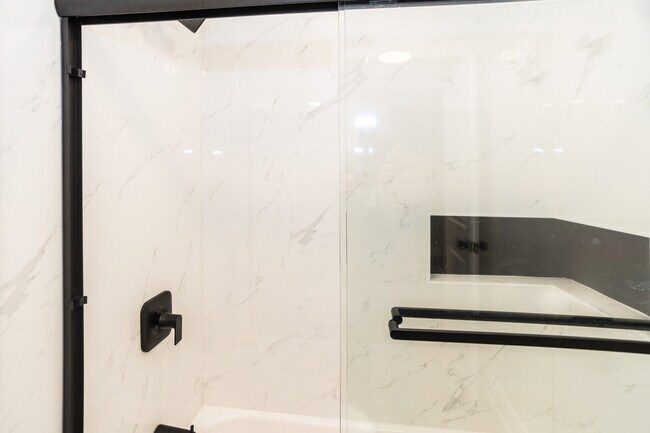 Building Photo - 2927 W Lyndale St