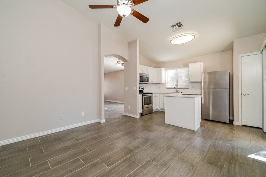 Building Photo - 438 N Opal