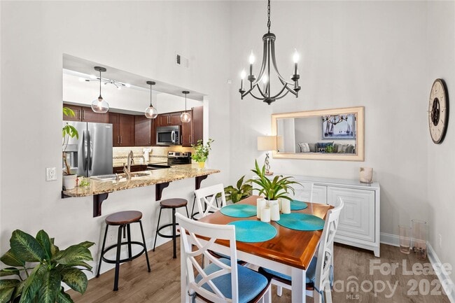 Building Photo - 19843 Henderson Rd