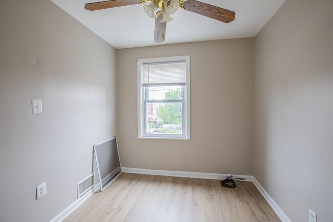 Building Photo - Charming 2 BR/1 Townhome in Brooklyn Park!
