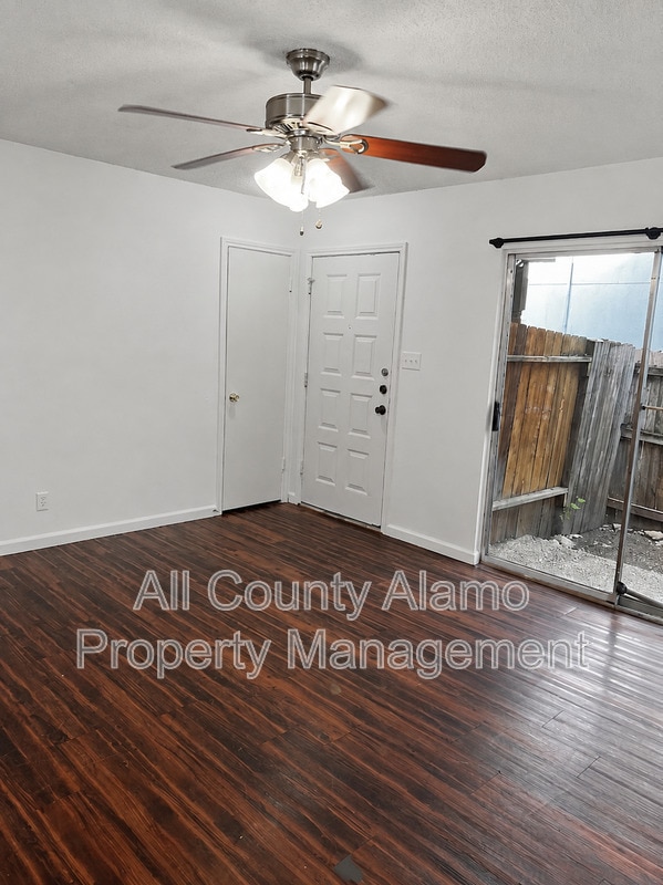 Building Photo - 8922 Emerald Spring